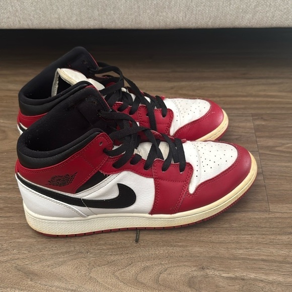 Nike Jordan Retro 1 Sneaker Chicago - Picture 1 of 8